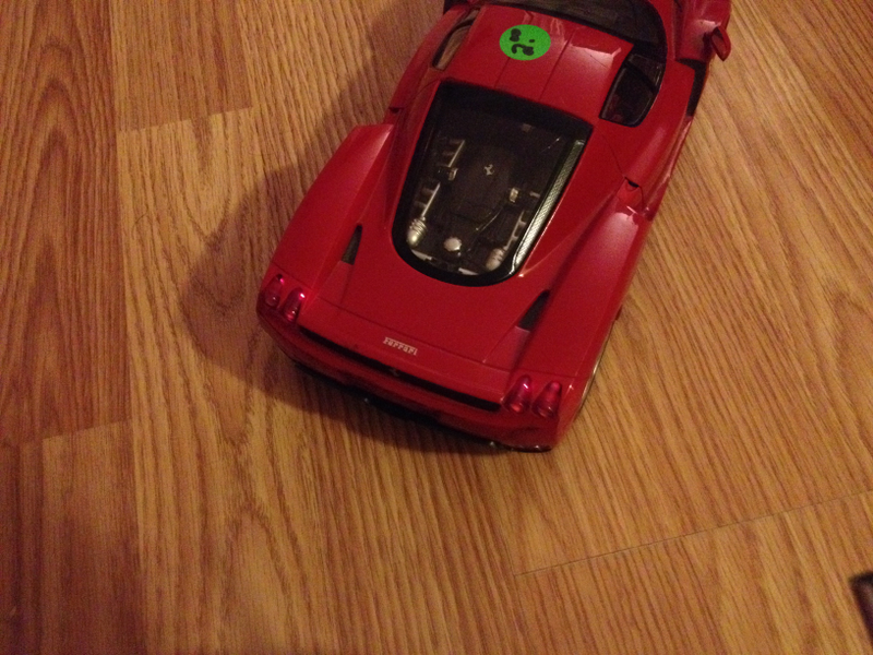 Illustration for article titled Ferrari Enzo RC Car 1:16